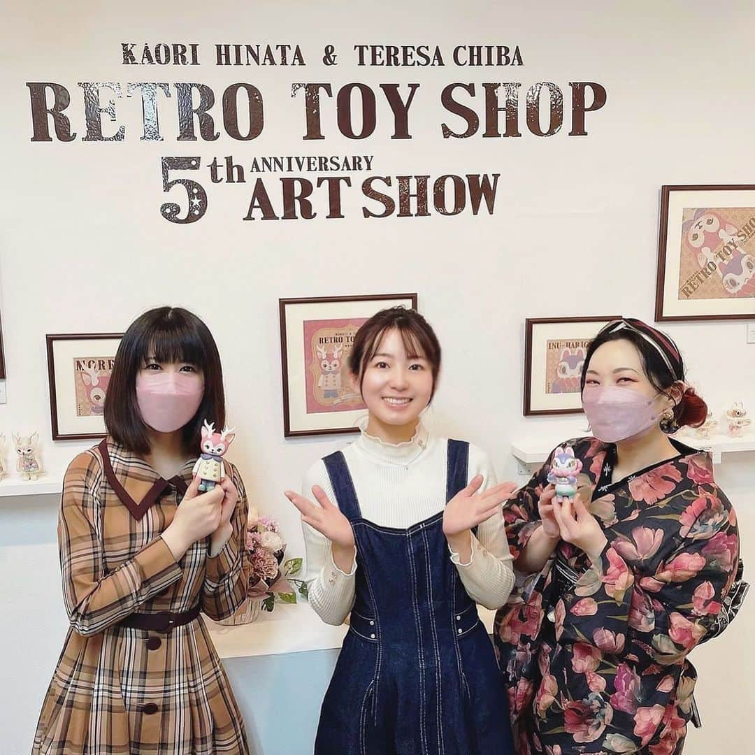 はたゆりこさんのインスタグラム写真 - (はたゆりこInstagram)「ひなたかほり・照紗２人展 ━━━━━━━━━━━━━━━━━━━━━ ひなたかほり・照紗２人展「RETRO TOY SHOP-5th ANNIVERSARY ART SHOW-」に行ってきました♩  春らしいパステルカラーVer.やスケルトンのボディに金平糖やキャンディが入ったVer.のソフビや、アートプリント作品など可愛いが詰まった素敵な空間にうっとり🥰 久しぶりにお二人にも会えて嬉しかったです🥰  4月23日(日)までThe Artcomplex Center of Tokyo（四谷三丁目駅や信濃町駅が最寄り）で開催中です✨  https://actgallery.theshop.jp/categories/5108540  #retrotoyshop #MORRIS #モリス #つのねこ #イヌハリゴン #キブナドン #ひなたかほり #照紗」4月19日 11時15分 - hatayuriko