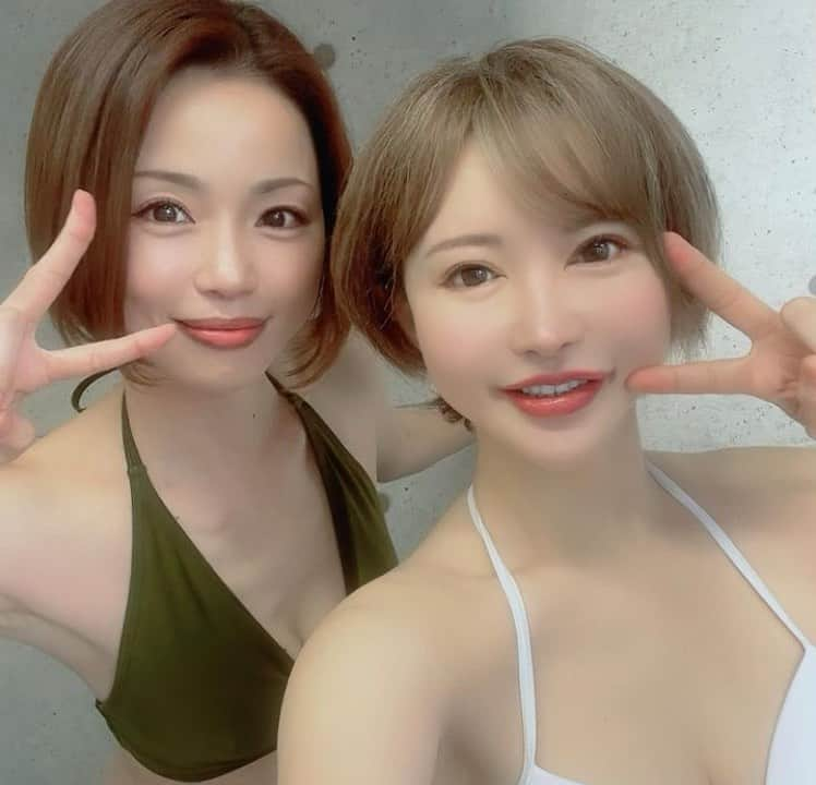 かすみりささんのインスタグラム写真 - (かすみりさInstagram)「🐰💕 ． 先日、韓国向けYouTube『しみけんTV』にゲスト出演させていただきました✨ ． @satomiyuria 里美ゆりあちゃん、 @shimiken0901 しみけんさんとお会いするのが久しぶりすぎてドキドキでしたが、すぐに緊張がほぐれて楽しく撮影できて良かったです☺️✨ ． 韓国の視聴者の皆さまからの質問に答えたり、素敵な商品の紹介、ゲームなど内容盛り沢山❣️ ． 配信をお楽しみに🤗 ． しみけんさん、ゆりあちゃん、スタッフの皆さま、楽しい時間をありがとうございました(*˘︶˘*) ． #韓国 #YouTube #しみけんTV #korea #감사합니다 #기대해 #🇰🇷 #❤️ #💙 #🖤 #🤍」4月19日 11時22分 - risa_kasumi