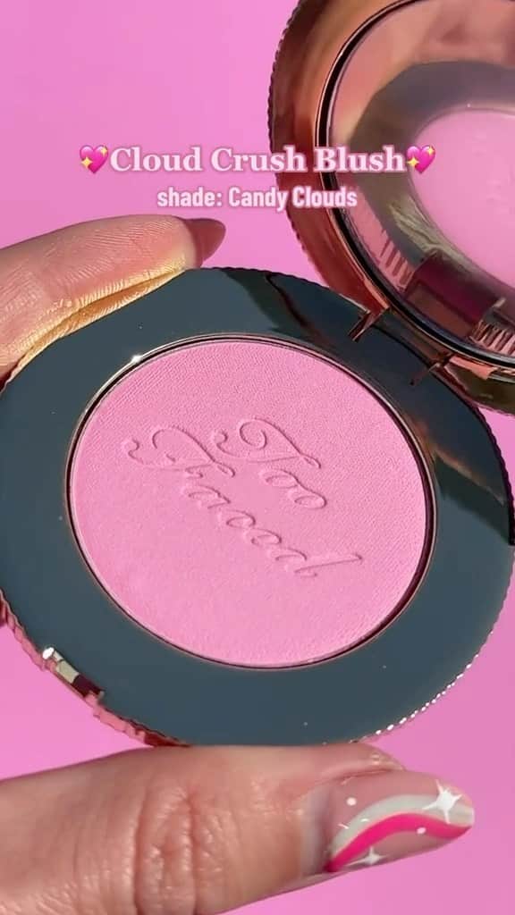 Too Facedのインスタグラム：「Candy Clouds biggest fans right here 🙋‍♀️ Our Cloud Crush Blush offers a seamless wash of playful color 😚💓☁️ Shop now from @ultabeauty #toofaced #tfcrueltyfree」