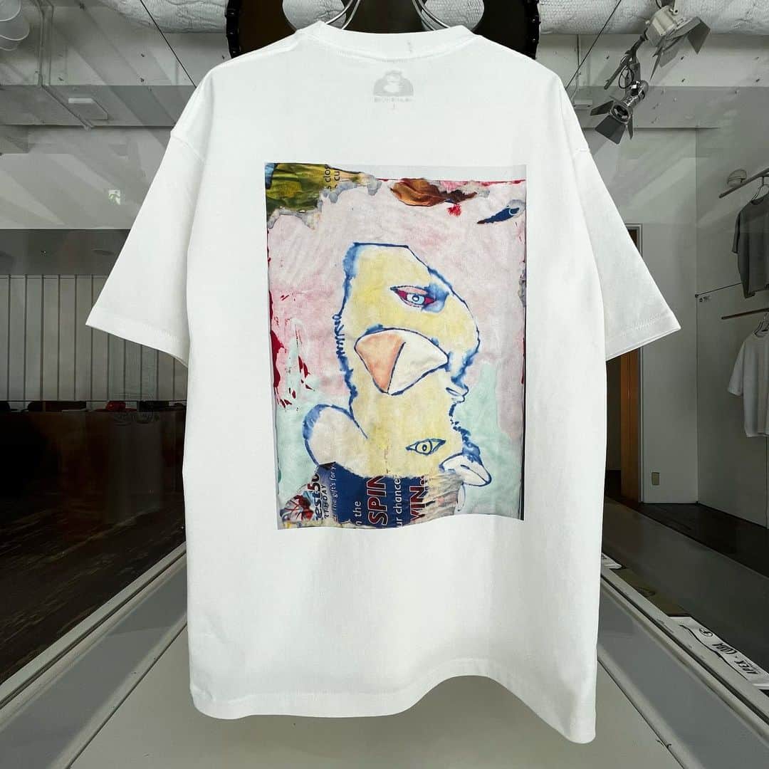のインスタグラム：「HOLE AND HOLLAND @holeandholland  ・ 75-08-0454-030 HOLE AND HOLLAND Magnetic Pocket Tee(with @courtneyey MixCD) ¥8,800-  75-08-0453-030 HOLE AND HOLLAND SHAG Pocket Tee (with @courtneyey MixCD) ¥8,800-  商品に関するお問い合わせはお電話、DMにて承ります。 TEL 03-3470-8601  #holeandholland #beamst」
