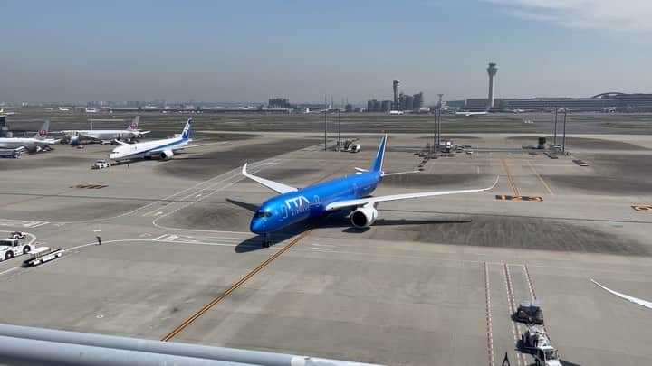 M'sブライダルのインスタグラム：「おすすめデートスポット❤️羽田エアポート🛫  人生100年時代を豊かに生き抜くための結婚相談所  〜登録会員数7万名超×昔ながらの個別紹介×最先端AIシステムで、婚活が苦手な人でも結婚出来る人に〜   ・創業23年 (帝国ホテルタワー) ・登録男性高収入(年収1,000万以上)多数  ・平均成婚期間1年以内  ・丁寧・安心・高結婚率のM’sブライダル  ・東京駅八重洲南口徒歩3分  ◉全国支店オーナー様同時募集中！   #エアポート #空港⠀ #コーヒー⠀⠀ #travel⠀ #cafe⠀⠀ #airport⠀ #海外旅行⠀ #旅行 #trip #カフェ #結婚相談所 #東京 #再婚 #恋活 #結婚相談 #バツイチ #国際結婚 #彼氏募集中 #婚活 #彼女募集中 #結婚したい #アラサー #アラフォー #tokyo #family #出会い #marriage #一期一会 #家族 #結婚」