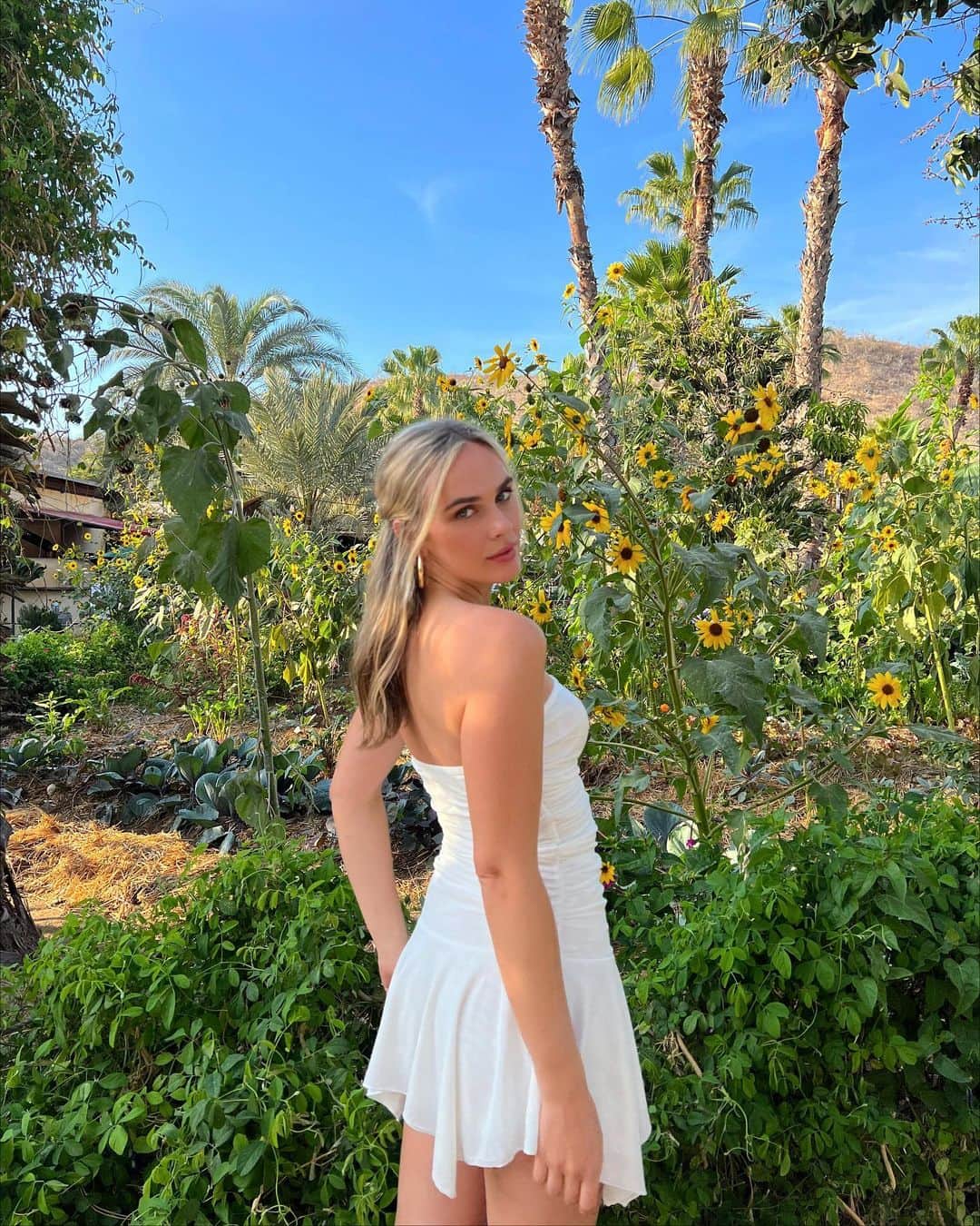 LYZYのインスタグラム：「🌻」