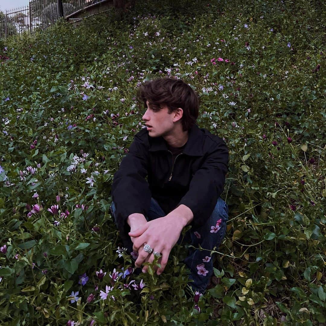 ジョニー・オーランドのインスタグラム：「Me and my friends!!! (some of them i have a lot)」