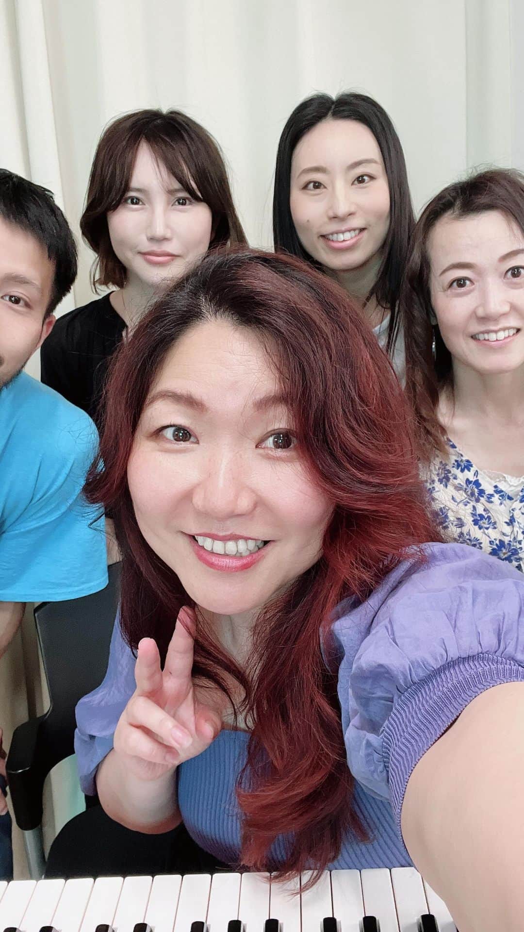 有坂美香のインスタグラム：「【水曜基本のボイトレ！】 インスタライブ♫  少人数 歌唱指導のレッスンです♫」