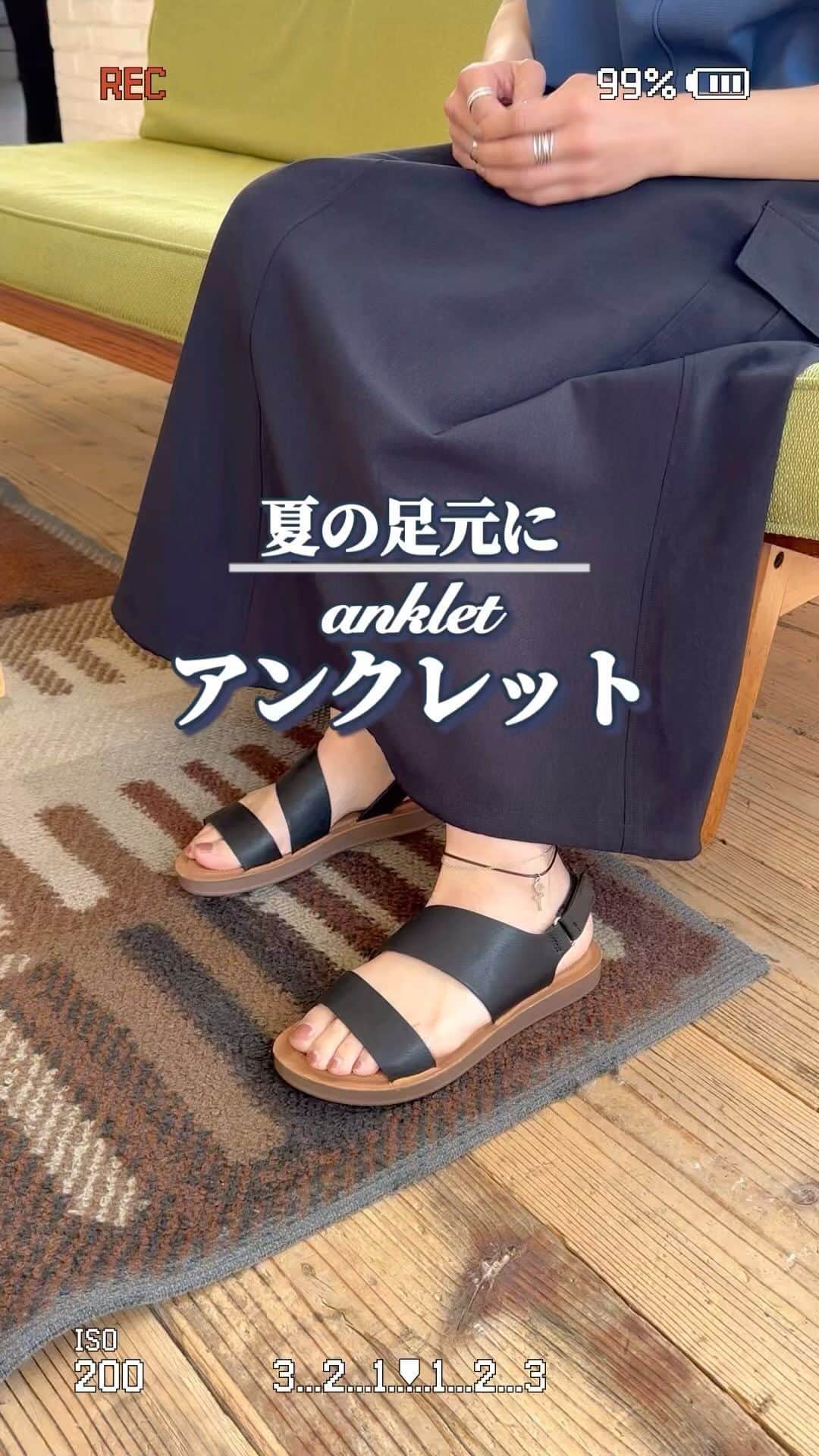 のインスタグラム：「夏の足元に取り入れたいアンクレットをご紹介♪ インスタグラマー「かほこ。」さんが着用してくれました👏 ほかにも種類豊富にラインナップ✨  税込649円 537-0145、0169、0170、0165 税込429円 537-0259、0048、0126  #アベイル #アベイル購入品 #アンクレット #サンダル #おしゃれさんと繋がりたい #今を着る #アクセサリー」