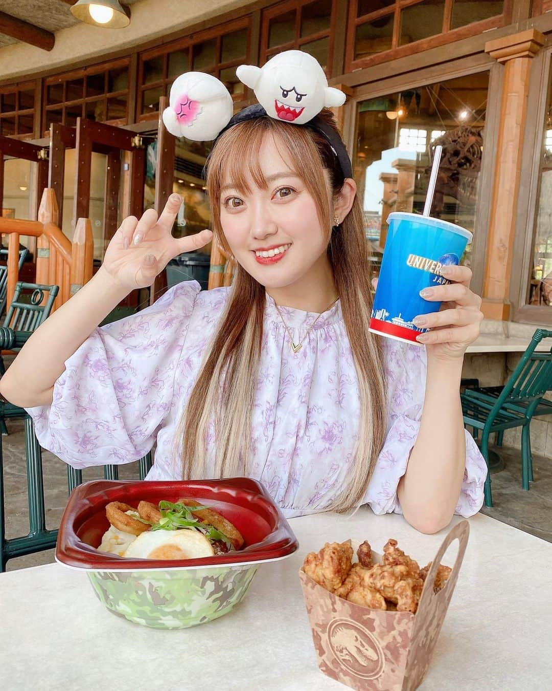 松本ゆんのインスタグラム：「🌈❤️🌈❤️🌈❤️🌈 こんにちは⭐️✨ ロコモコ美味しいよね〜💕💕💕  @universal_studios_japan 🎢🎠 ガウガウポーズだって😂😂 #universal #universalstudios #universalstudiosjapan #osaka #travel #japan #travelgram #followｍe #lunch #asiangirls #大阪 #大阪観光 #ユニバ #ユニバーサルスタジオジャパン #ジュラシックワールド #グラビア #グラドル #コンパニオン #松本ゆん」