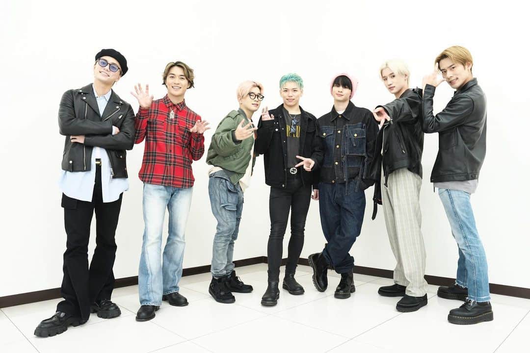 月刊EXILEのインスタグラム：「EXILE TRIBE MAGAZINEを更新📸  EXILE TRIBE MAGAZINEにて、現在全国各地で開催中のシングル「Ding Ding Dong」リリースイベントの模様をご紹介✨  ここでは、4月8日に東京・イオンモールむさし村山で行われたイベント内容をレポートします📝  ※EXILE TRIBE  FAMILY IDへの会員登録後(無料)、記事をご覧いただけます。  #EXILETRIBEMAGAZINE #BALLISTIKBOYZ #DingDingDong」