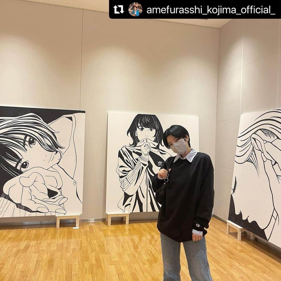 江口寿史のインスタグラム：「#Repost @amefurasshi_kojima_official_ with @use.repost ・・・ ・ 江口寿史さんの「東京彼女」 いってきました~ パパが大ファンなの💁🏻‍♀️ ・ 時間なくてあまりゆっくりできなかったけど勉強になりました🫶🏻 あと、はなに似てると聞いたイラストも発見!! ・ 実は昔似顔絵を描いていただいたことがあります🎀 ・ #江口寿史　#東京彼女 #ミッドタウン日比谷 #AMEFURASSHI #小島はな」