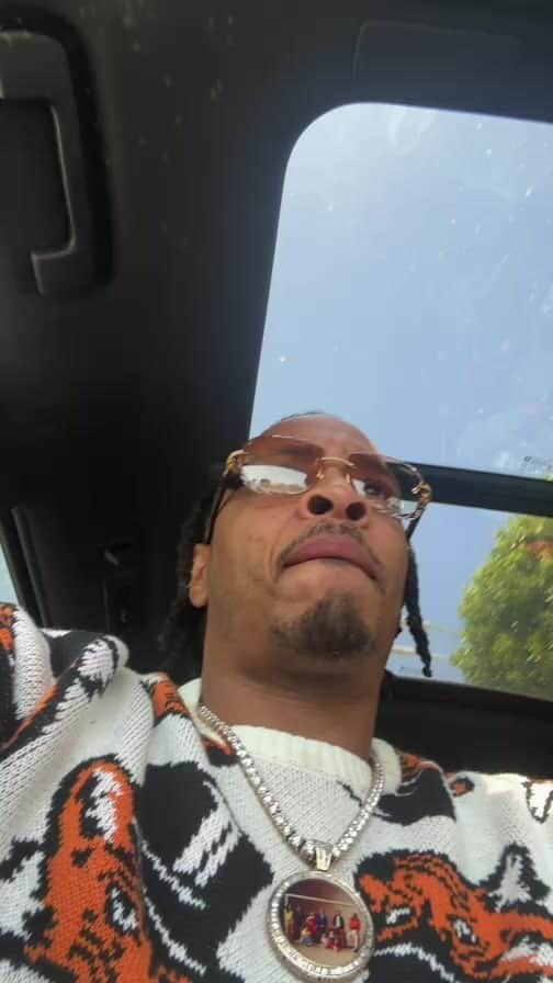 T.I.のインスタグラム：「Backseat concerts brought to you by @heiressdharris 🎶😂😍」