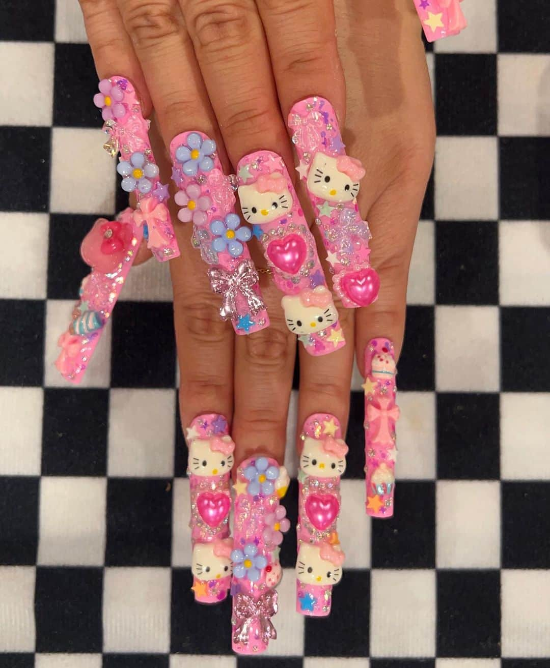 Britney TOKYOさんのインスタグラム写真 - (Britney TOKYOInstagram)「Kawaii💖🎀🍓traditional Japanese nail art   #kawaii #britneytokyo #nailart」4月19日 3時51分 - britneytokyo