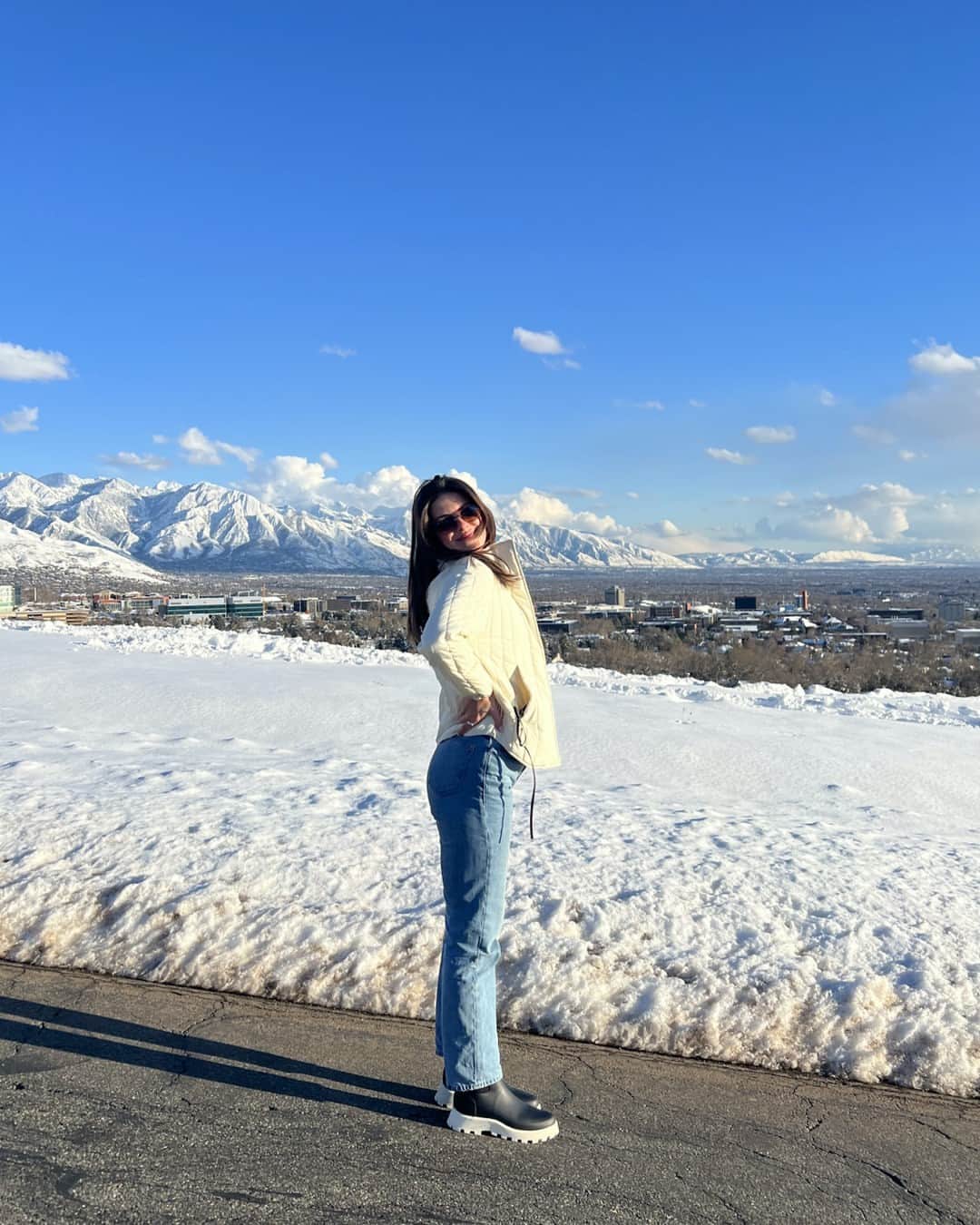 ハンターブーツさんのインスタグラム写真 - (ハンターブーツInstagram)「Snow-ready style with Jess Klockman (@jessiklockman) in📍 Salt Lake City, Utah for #TheHunterForecast – wearing our recycled nylon quilted jacket and City Explorer Boots.⁣ ⁣ Whatever the forecast, it's always Hunter weather. Shop our collections by snow, sun, wind and rain at the link in bio.⁣ ⁣ #HunterBoots」4月19日 4時00分 - hunterboots