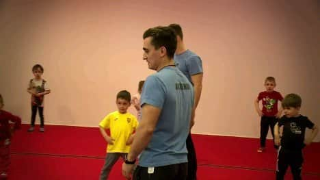 マリアン・ドラグレスクのインスタグラム：「Am ciocnit ouă de Paște și la AMD 🤸‍♂️🐇 #amdgym #academiamariandragulescu #fun #learning #sports #gymnastics #happykids #gymlife #kidsactivities #gymnova #goodvibes #activitatipentrucopii #gimnastica #distractie #educatie #educatieprinsport」