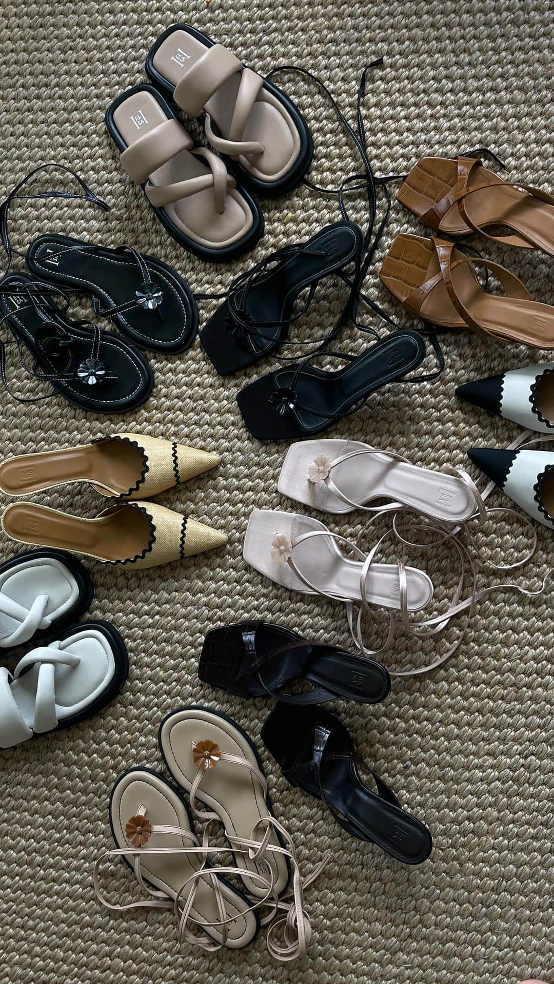 エルザ・ホスクのインスタグラム：「The anticipation! @helsastudio dream shoe lineup sneak peek🤍 Dropping in May🥺🤩🥰」