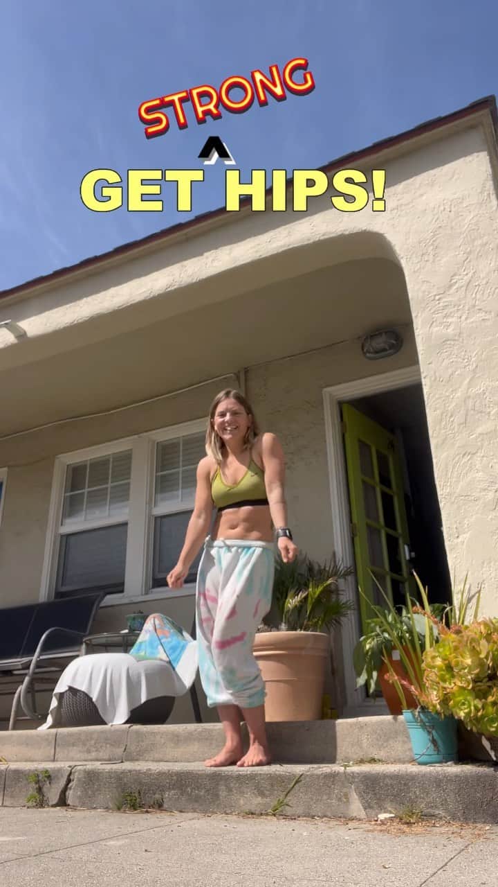 モーガン・キングのインスタグラム：「HIPS for me are a huge indicator of whether I am strong and stable. I choose this as my foundation to build any program. If I can’t articulate or engage the hips or pelvic floor properly in my hips, I am doing my body a great disservice to be optimal.   Purpose: Train to be an all around athletic human.  Goal: Strong Hips  〽️  #goal #purpose #stronghips #workout #longevity #letsbegreat #tpl #foundationalmovements」
