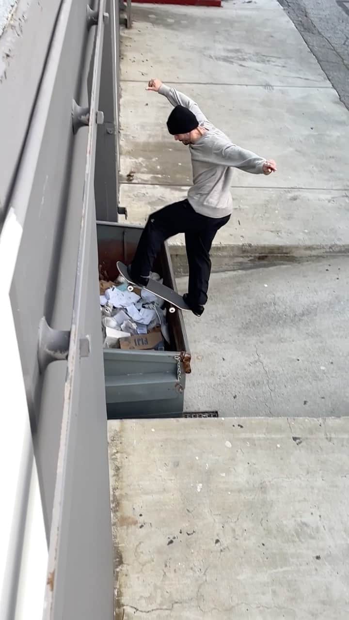 マット・バーガーのインスタグラム：「📱 @spencerburdock」