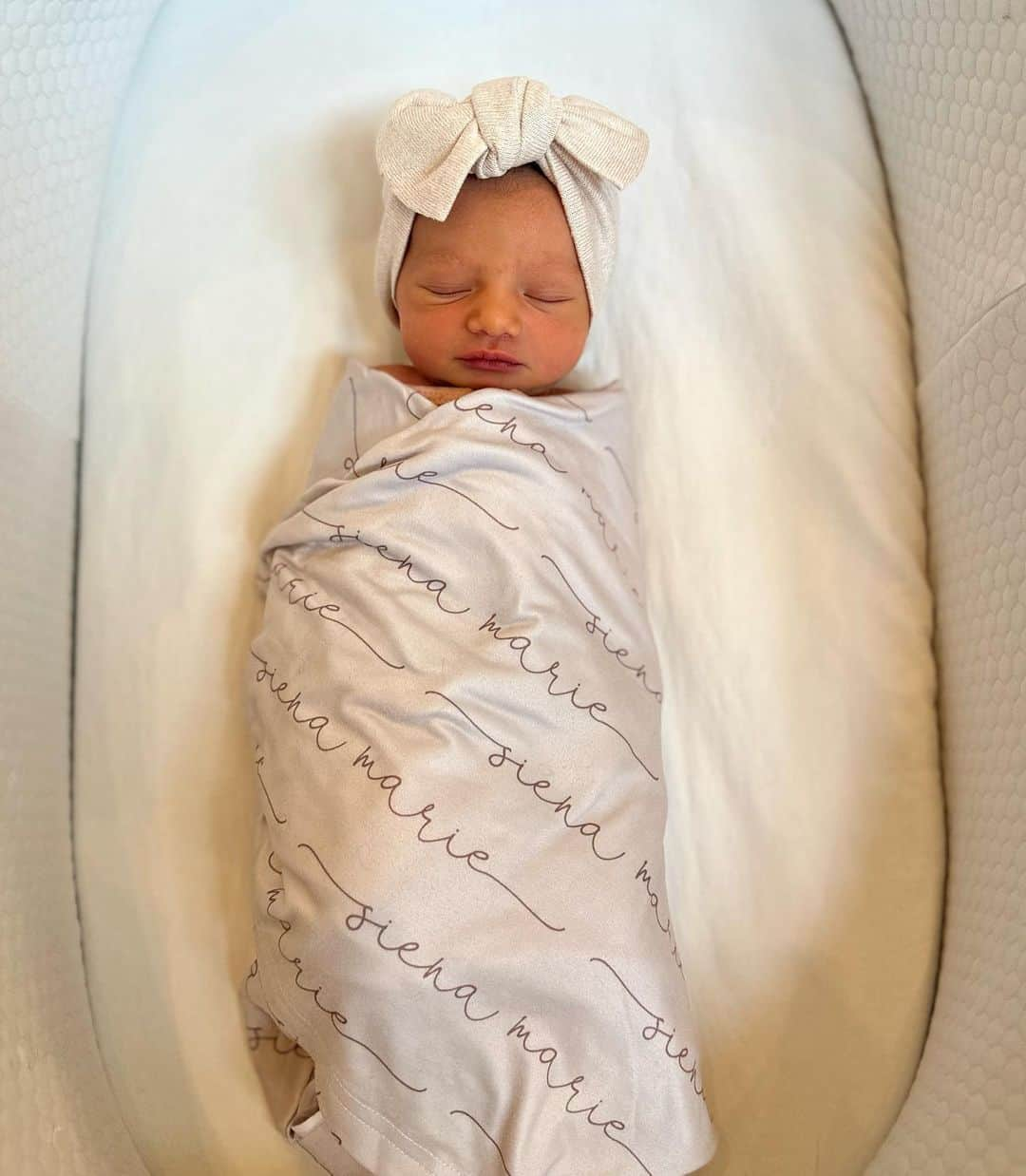 マルコ・ゴンザレスのインスタグラム：「Welcome to the world Siena Marie! Baby sister joined our family April 14th and we are all happy, healthy, and loving our first days as a family of four!」