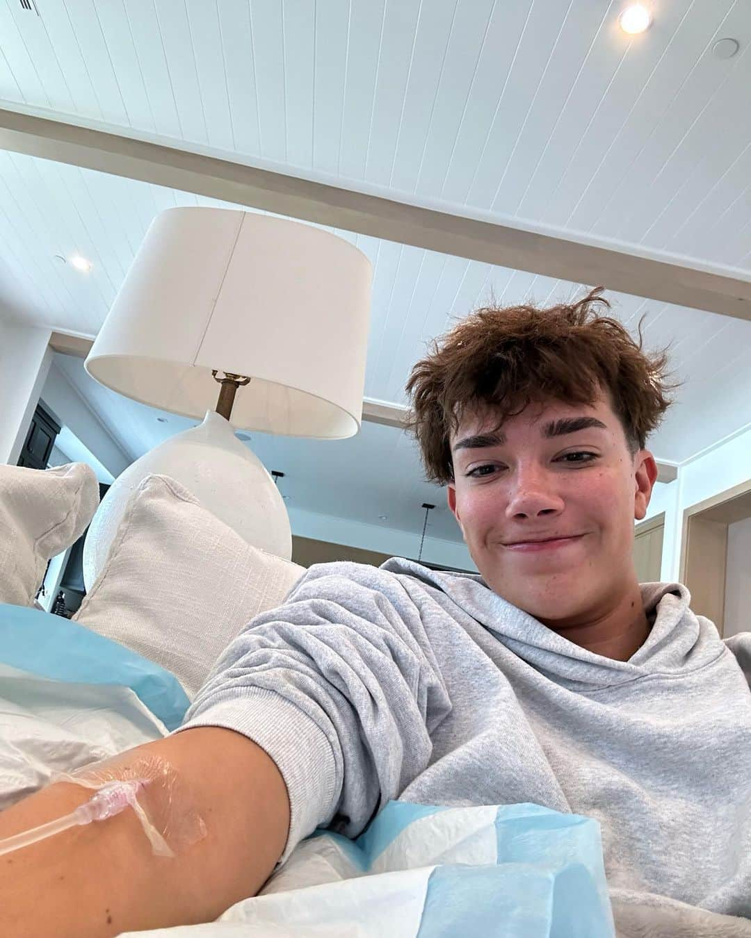 ジェームス・チャールズさんのインスタグラム写真 - (ジェームス・チャールズInstagram)「chella dump 🤪」4月19日 4時45分 - jamescharles