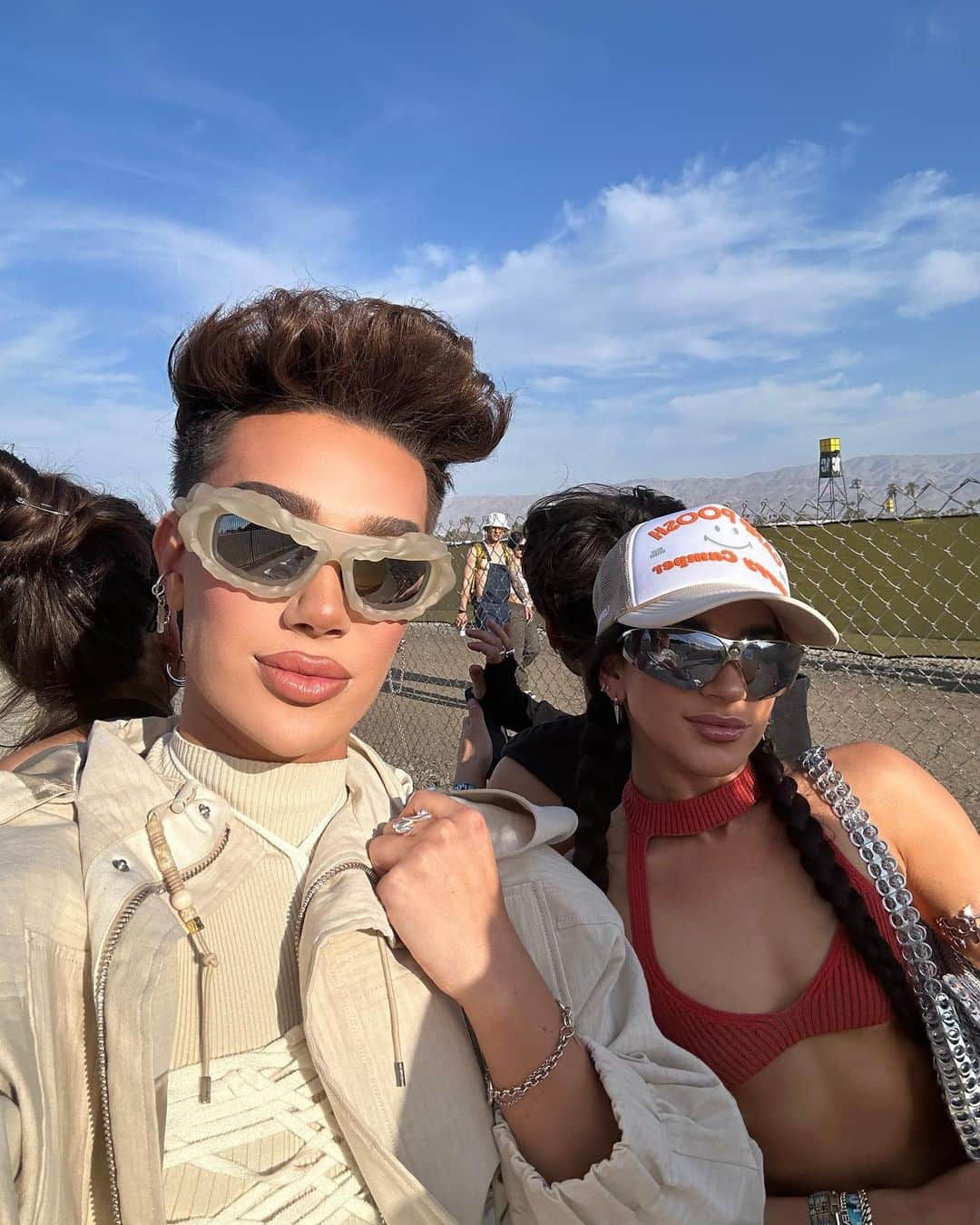 ジェームス・チャールズさんのインスタグラム写真 - (ジェームス・チャールズInstagram)「chella dump 🤪」4月19日 4時45分 - jamescharles