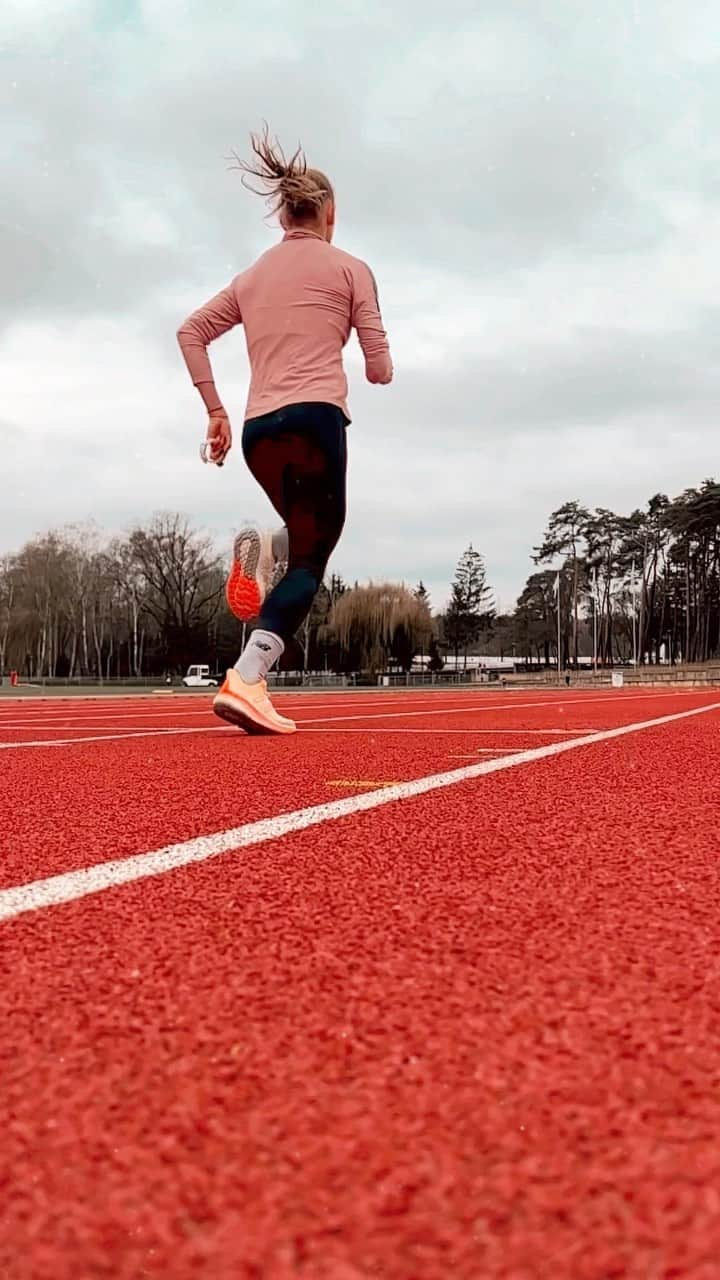 Patrycja WYCISZKIEWICZのインスタグラム：「Nie spimy, lecimy 🤩🤩🤩 Dziś bieganie na moim ukochanym stadionie ♥️♥️♥️ #icantstop #run #runner #track #trackrunning #aftersurgery #recovery #poznań #azspoznań #poznanathleticsgrandprix #wspolpracareklamowa @memorialcybulskiego」