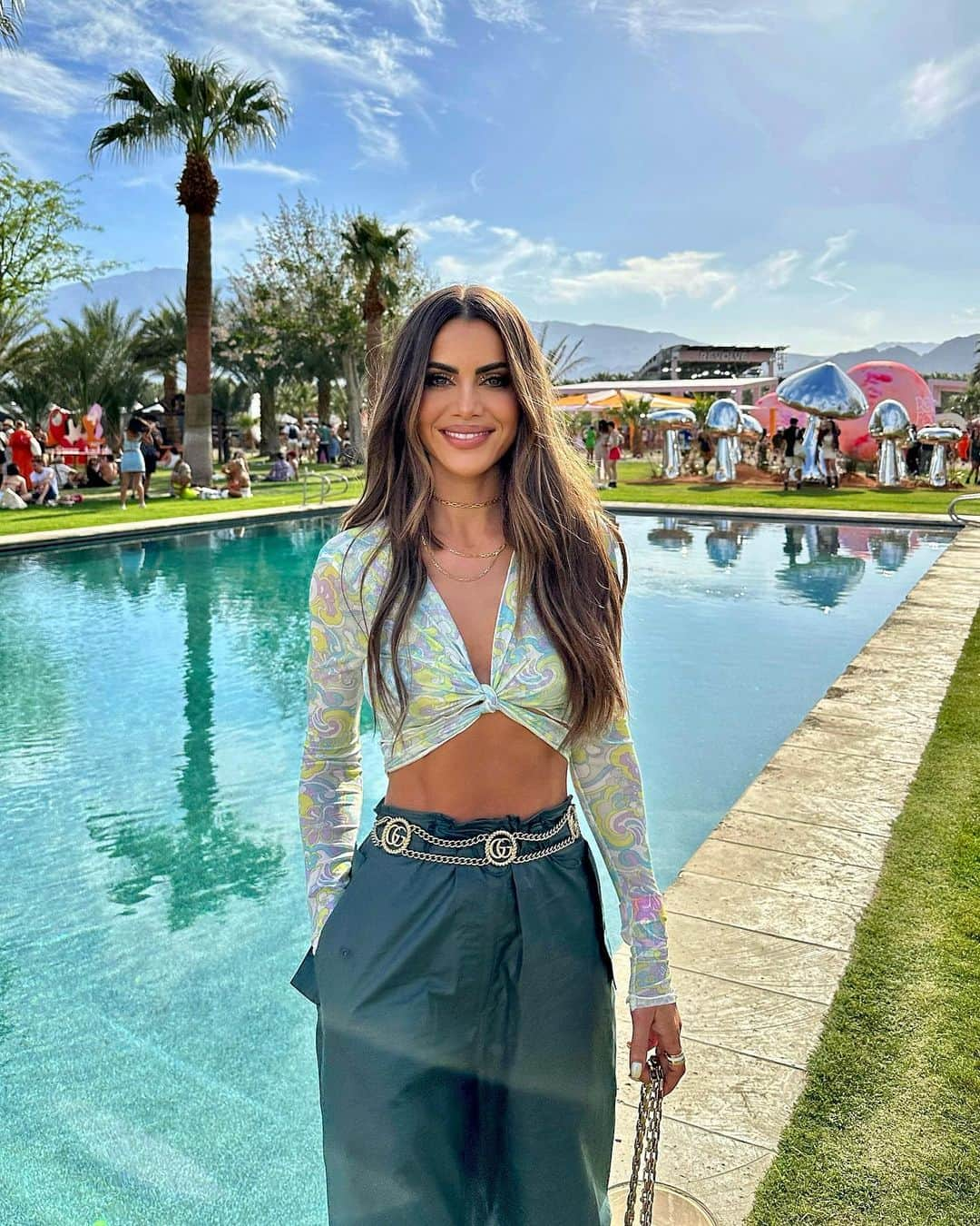 Camila Coelhoさんのインスタグラム写真 - (Camila CoelhoInstagram)「Such a fun time at #revolvefestival 🎶🦋 this weekend! Until next yearrrr @revolve fam!  • #festival #festivalfashion #ootd」4月19日 5時18分 - camilacoelho