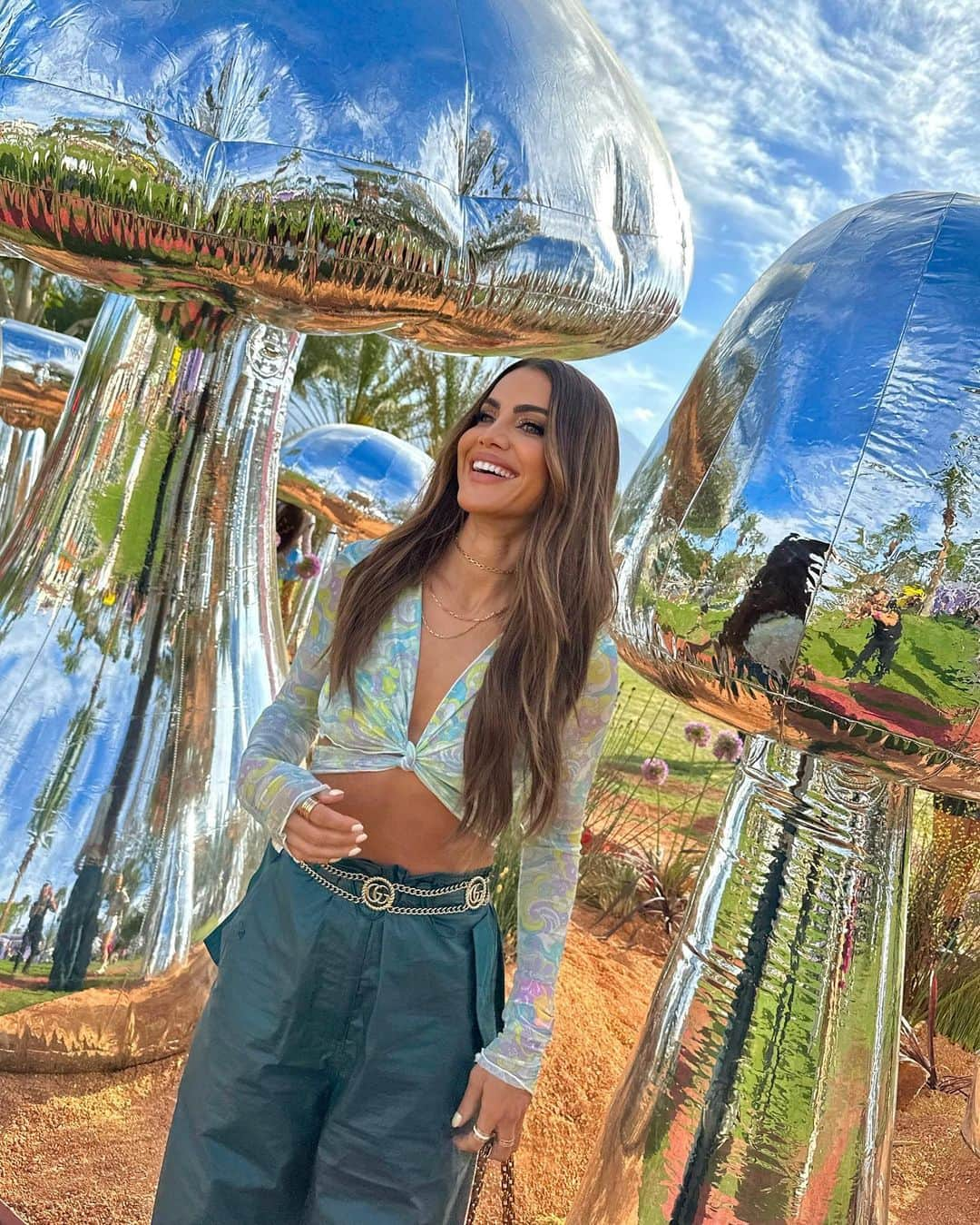 Camila Coelhoさんのインスタグラム写真 - (Camila CoelhoInstagram)「Such a fun time at #revolvefestival 🎶🦋 this weekend! Until next yearrrr @revolve fam!  • #festival #festivalfashion #ootd」4月19日 5時18分 - camilacoelho