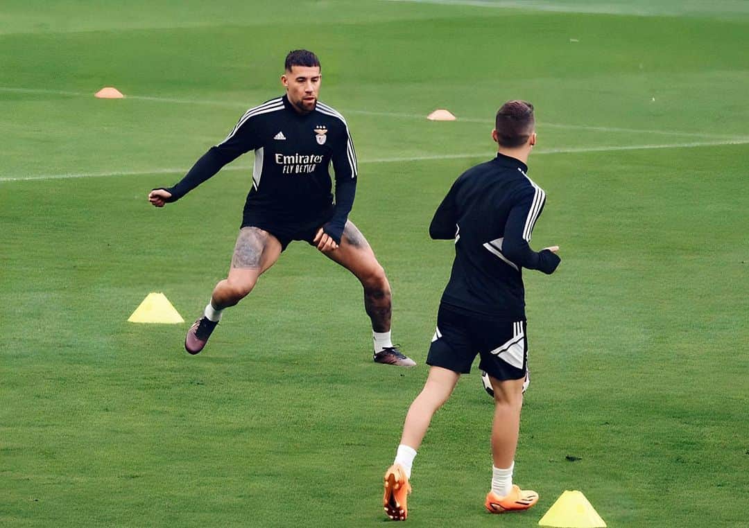 ニコラス・オタメンディのインスタグラム：「#UCL #ChampionsLeague ⚽️🫡」