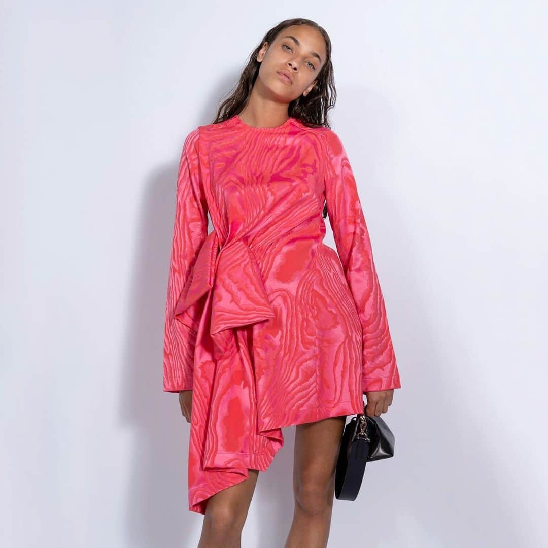 Marques Almeidaのインスタグラム：「Red and pink print obsession 💗❤️ Find all at marquesalmeida.com  #marquesalmeida #howdoyouwearyourma #pinkandred #print」