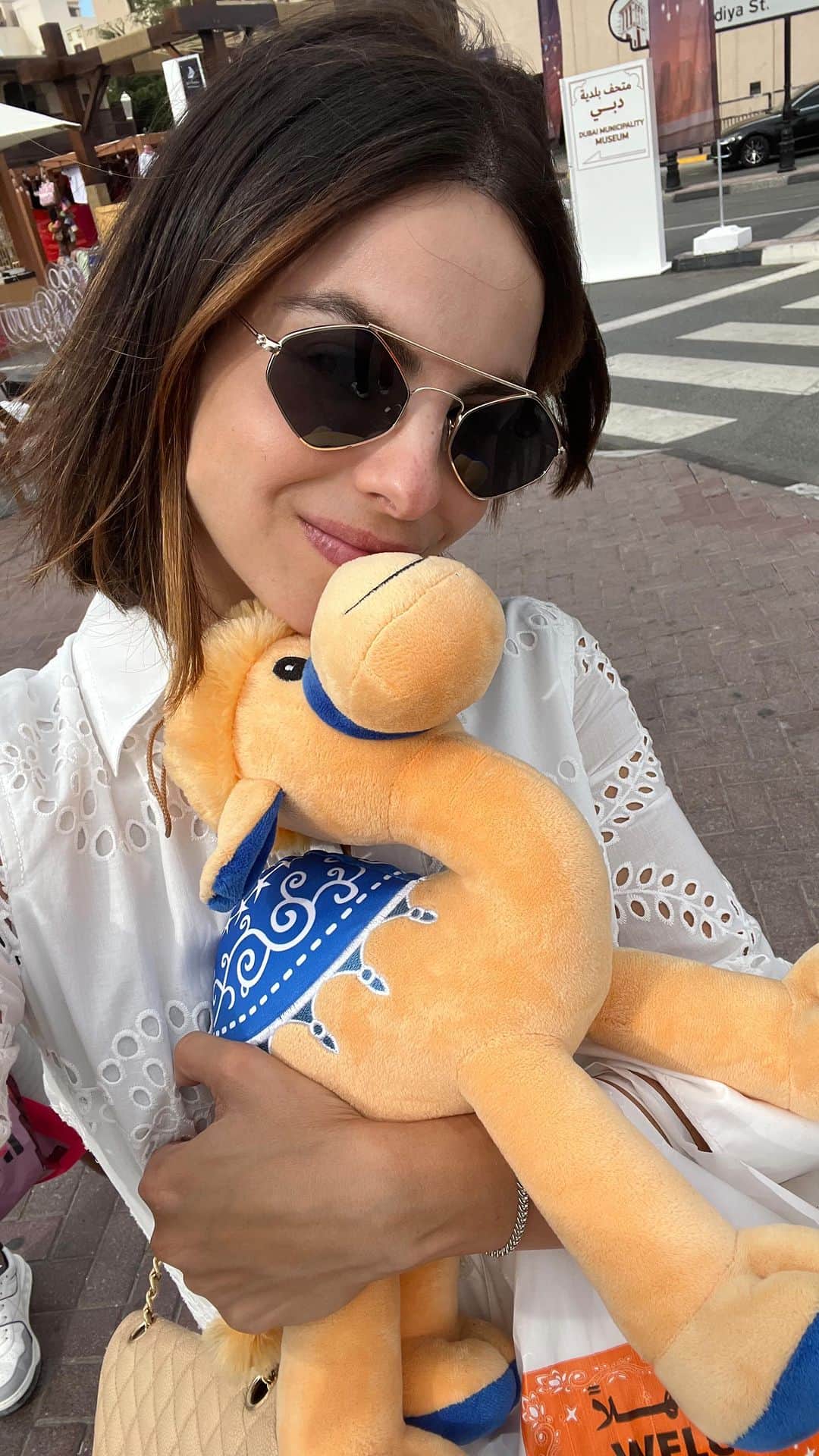 ステファニー・ブリットのインスタグラム：「Por aí em Dubai…」