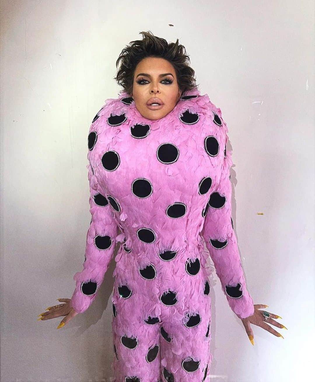 リサ・リナのインスタグラム：「I have had the BEST TIME! Thank you @papermagazine @justintmoran and @danyulbrown and @jeffreychassen @vision.pr @manthony783 @kikihaircutter  @richardquinn 💗💓💓」