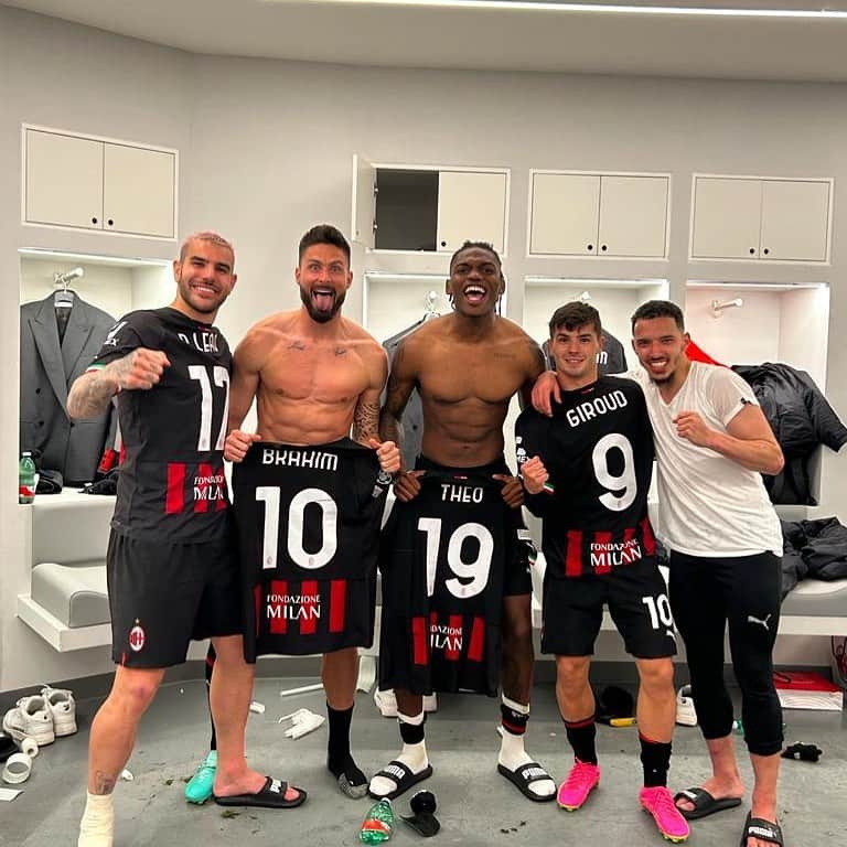 ブラヒム・ディアスのインスタグラム：「Siamo in semifinale di Champions! ✨  #SempreMilan ❤️🖤 @acmilan @theo3hernandez @oliviergiroud @iamrafaeleao93 @ismaelbennacer」