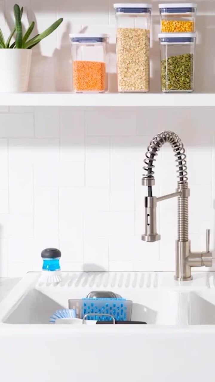 OXOのインスタグラム：「Spring has sprung and it’s time to tackle that sink 🚰 Click the link in the bio to learn all our tricks to a spotless and germ-free sink. #OXOBetter」