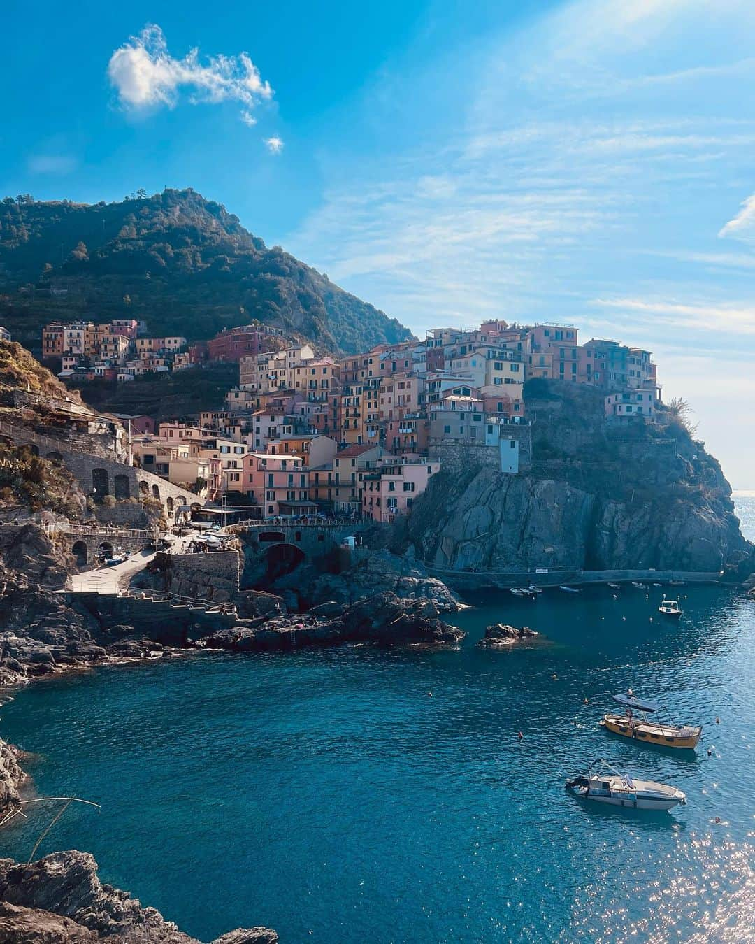 リュボーフィ・エフィメンコさんのインスタグラム写真 - (リュボーフィ・エフィメンコInstagram)「🇮🇹🫶🏻 #goodtimes . . .  #italy#travelitaly#cinqueterre#riomaggiore#travel#tourist#cruiseship#europe#europetravel#italytravel#laspezia#world#royalcaribbean#lifestyle#travelphotography#family#familytime#familytravel#adventure#cruisevacation#cruiselife#cruiseship#europetour#royalcruises#rome#pisa#leaningtowerofpisa#naples#capri#sorrento」4月19日 6時37分 - liubaefimenko