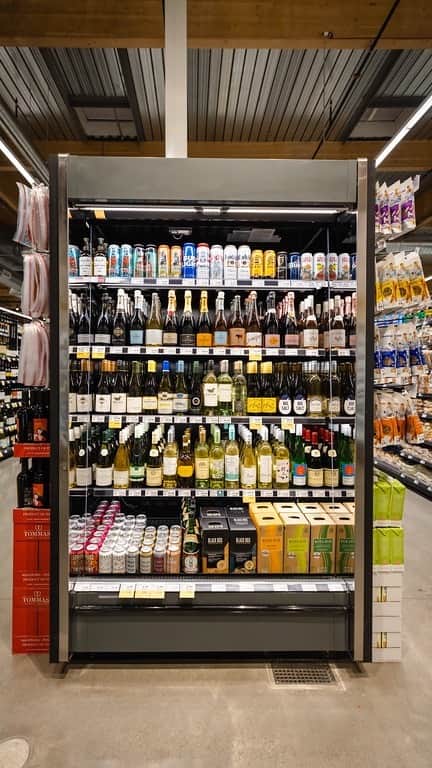 Whole Foods Marketのインスタグラム：「Rosé all day? Where do you start? Let our experts pick your new fave spring pour, including wines made with organic grapes. Must be 21+. Please drink responsibly. Restrictions apply.」