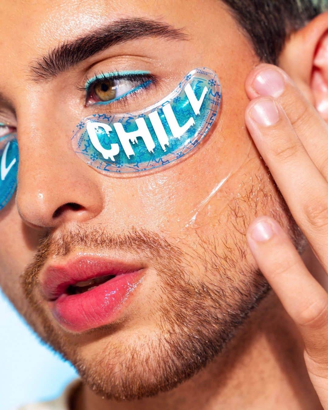 NYX Cosmeticsさんのインスタグラム写真 - (NYX CosmeticsInstagram)「the week may have just started, but we already need to ❄️CHILL❄️ with our fav new Face Freezie Cooling Undereye Patches #credit @matt_lars • #nyxcosmetics #nyxprofessionalmakeup #crueltyfree #veganformula」4月19日 7時11分 - nyxcosmetics