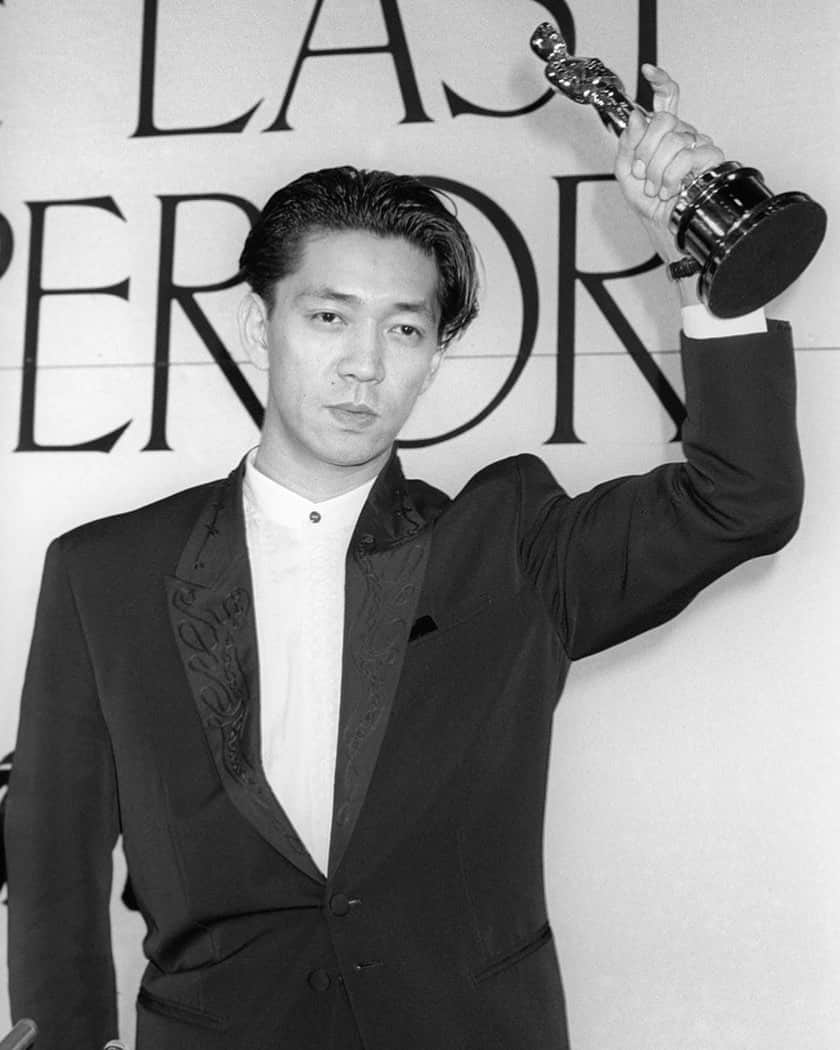lute / ルーテのインスタグラム：「坂本龍一氏の関連作上映イベント『Ryuichi Sakamoto Premium Collection All Night』１０９シネマズプレミアム新宿で開催  4月14日（金）に開業した「東急歌舞伎町タワー」内に「１０９シネマズプレミアム新宿」がオープン。開業を記念して、館の音響監修を務めた坂本龍一氏が音楽制作を担当した映画『戦場のメリークリスマス』やライブ映像を含む計6作品をオールナイトで2日間上映するイベントを開催する。  今回の企画では、坂本氏が手掛けた映画音楽の代表作の 1つでもあり自身も出演した『戦場のメリークリスマス』や、ベルナルド・ベルトルッチ監督作品『シェルタリング・スカイ』をはじめ、2005 年公開以降も国内外に根強いファンが多い『トニー滝谷』、坂本氏が初めて韓国映画の音楽を担当した、『イカゲーム』が大ヒットしたファン・ドンヒョク監督作品『天命の城』、幻とも言われた NY ライブを映像化した『坂本龍一 PERFORMANCE IN NEW YORK: async』に加え、昨年 12 月に世界に向けて配信された『Ryuichi Sakamoto: Playing the Piano 2022』にボーナストラック 1 曲を加えた特別版『Ryuichi Sakamoto: Playing the Piano 2022 ＋（プラス）』を、2日間に分けてオールナイトで上映。世代を問わず、坂本氏の世界に浸れる『Ryuichi Sakamoto Premium Collection All Night』へ、ぜひ足を運んでみては。  株式会社東急レクリエーションによるコメント： １０９シネマズプレミアム新宿の音響監修を行っていただき、楽曲もご提供いただきました坂本龍一さんが3月28日にご逝去されました。坂本さんの映画や映画館への愛情、そのアイデアや知識、そして熱意を、私たちは忘れることはありません。心より感謝と哀悼の意を表します。  ◆開催概要 ・日時：4月21日（金）20時30分開場、21時30分開演 ・会場：１０９シネマズプレミアム新宿 シアター８ ・作品：『トニー滝谷』（35ミリ上映）、『Ryuichi Sakamoto: Playing the Piano 2022 ＋』、 『天命の城』、『戦場のメリークリスマス』（35ミリ上映）（上映順予定）  Photo: AP」