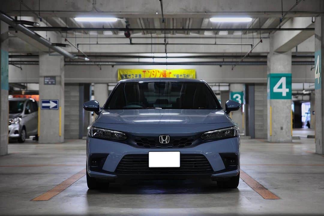 Honda 本田技研工業(株)さんのインスタグラム写真 - (Honda 本田技研工業(株)Instagram)「CIVICを正面から捉えた迫力ある一枚！ ボディーと駐車場の色合いがマッチしていて、クールな印象を漂わせています✨ . Photo by @k_daisuke_photo . #MeandHonda #Honda #クルマ #car #シビック #CIVIC #HondaCIVIC #写真 #photo #ファインダー越しの私の世界 . 本アカウントでは、「 #MeandHonda 」をつけてInstagramに投稿された皆さんの写真を紹介させていただきます。 Honda製品を取り入れた作品はもちろん、製品が写っていない作品も大歓迎です！ . 思い出の写真や自宅付近で撮影された写真など、たくさんのご投稿をお待ちしています。」4月19日 12時43分 - hondajp
