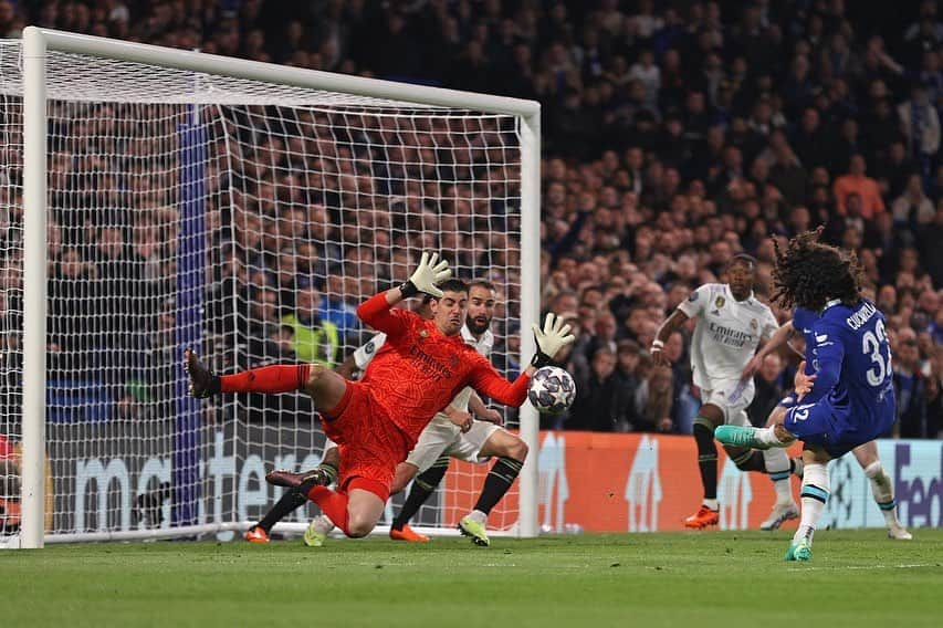 ティボ・クルトゥワさんのインスタグラム写真 - (ティボ・クルトゥワInstagram)「Un partidazo para meternos otra vez en semifinales! Somos el Real Madrid, ya sabéis lo que queremos ahora… 🤍 #HalaMadrid」4月19日 7時22分 - thibautcourtois