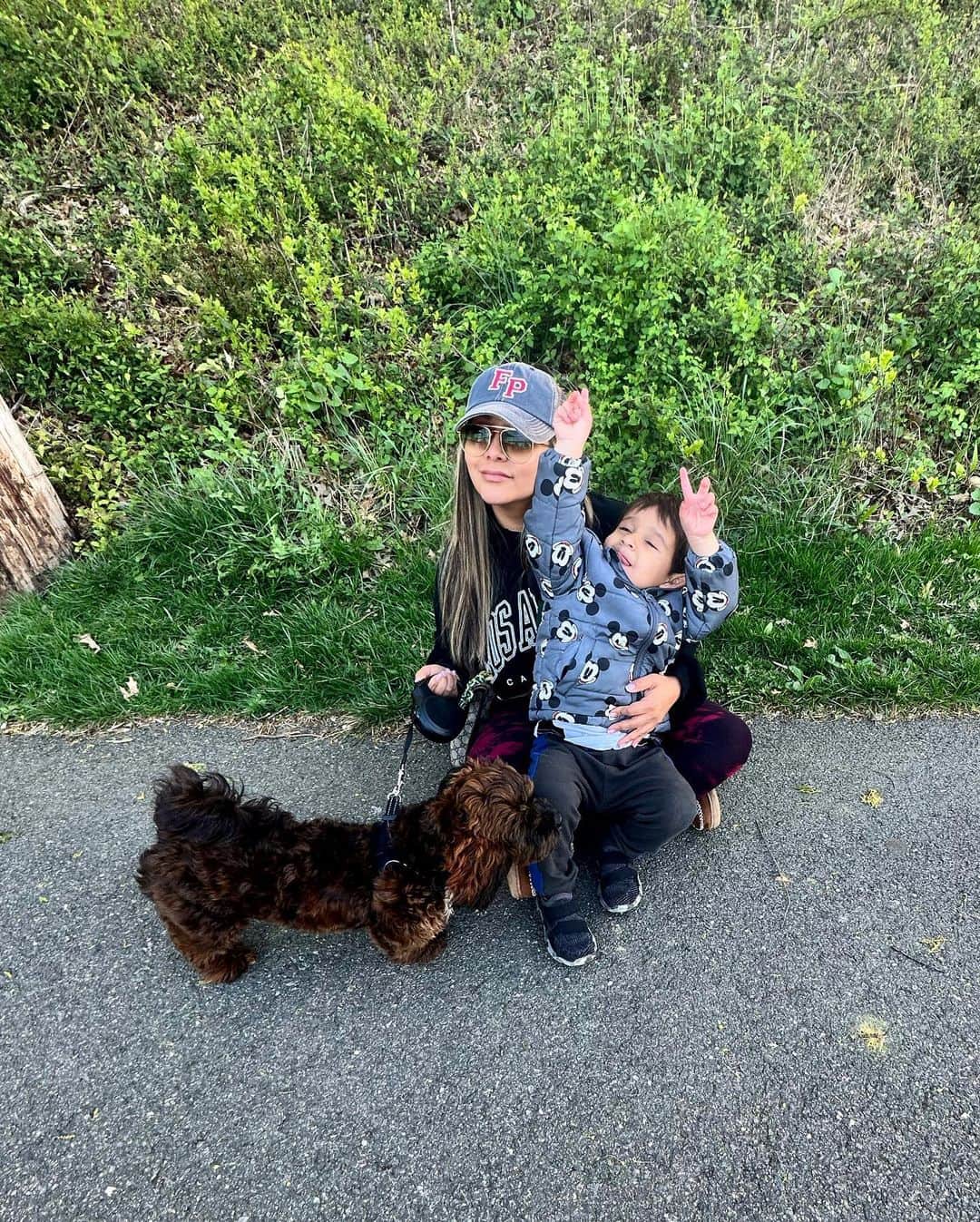 ニコール・ ポリッツィのインスタグラム：「Baseball mom season ✨🥎⚾️」