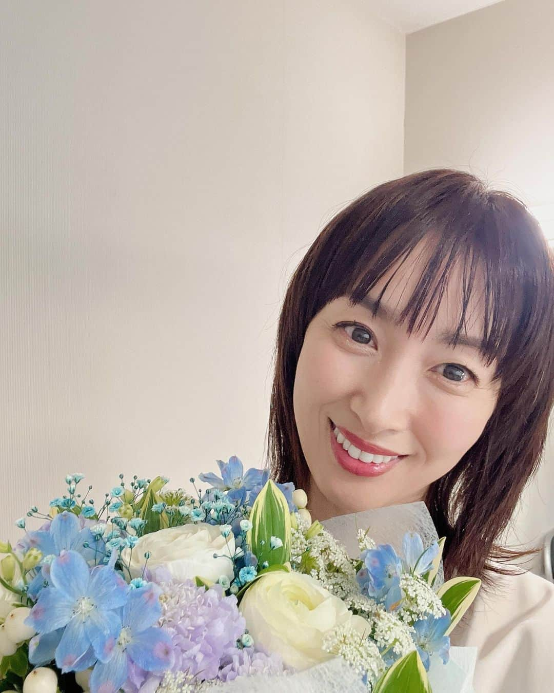 坂下千里子さんのインスタグラム写真 - (坂下千里子Instagram)「ハッピーバースデー🎂🎉ありがとうございます！年齢は、かきませーん！今からあさイチでーす！お時間ありましたら見てねー！育休についてです！ @nhk_asaichi  . . #石丸幹二 さんから#頂いた #メロン🍈 #最高 #美味しかった #ありがとうございました #3枚目#秘蔵写真 #爆睡」4月19日 7時50分 - chiriko_sakashita_official