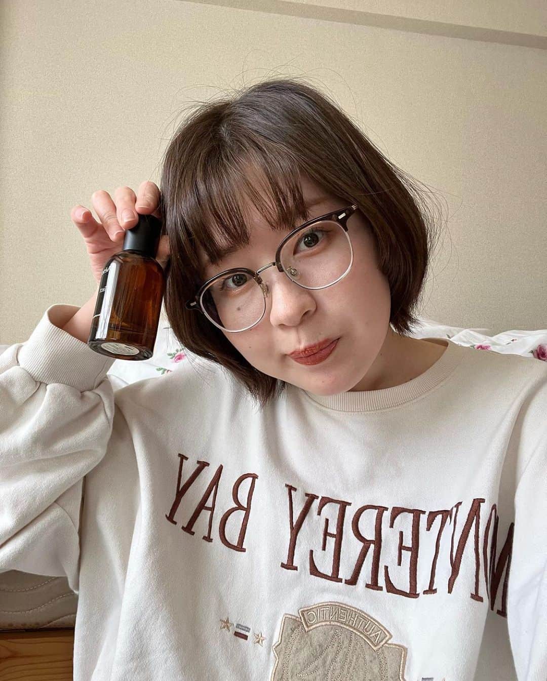 Zoff Officialさんのインスタグラム写真 - (Zoff OfficialInstagram)「【Zoff STAFF COLLECTION】 ZoffCLASSICシリーズを使用したZoffスタッフのメガネコーデをご紹介！  ■もも　Zoff コピス吉祥寺店スタッフ　@mo.061   👓ZP231001_43C1　￥11,100   ■sayaka　Zoff本社SNSスタッフ　@saya___382 👓ZA232001_49E1　￥8,800  ■hii　Zoffゆめタウン高松店スタッフ　@zoffeyewear_hii  👓ZO232001_43E1　￥13,300  ※すべて税込み・セットレンズ込みの金額  #zoff #ゾフ #伊達メガネ #ウェリントン #ボストン #メタルフレーム #ブローフレーム #多角形フレーム #オクタゴンフレーム #zoffスタッフポスト  #メガネ女子」4月19日 8時00分 - zoff_eyewear