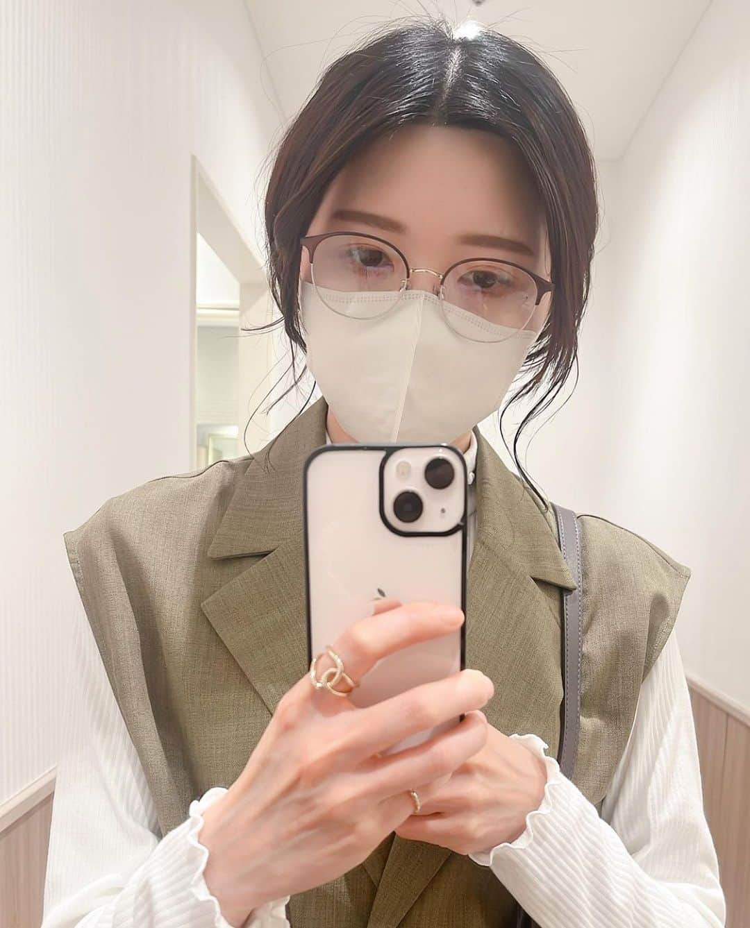 Zoff Officialさんのインスタグラム写真 - (Zoff OfficialInstagram)「【Zoff STAFF COLLECTION】 ZoffCLASSICシリーズを使用したZoffスタッフのメガネコーデをご紹介！  ■もも　Zoff コピス吉祥寺店スタッフ　@mo.061   👓ZP231001_43C1　￥11,100   ■sayaka　Zoff本社SNSスタッフ　@saya___382 👓ZA232001_49E1　￥8,800  ■hii　Zoffゆめタウン高松店スタッフ　@zoffeyewear_hii  👓ZO232001_43E1　￥13,300  ※すべて税込み・セットレンズ込みの金額  #zoff #ゾフ #伊達メガネ #ウェリントン #ボストン #メタルフレーム #ブローフレーム #多角形フレーム #オクタゴンフレーム #zoffスタッフポスト  #メガネ女子」4月19日 8時00分 - zoff_eyewear
