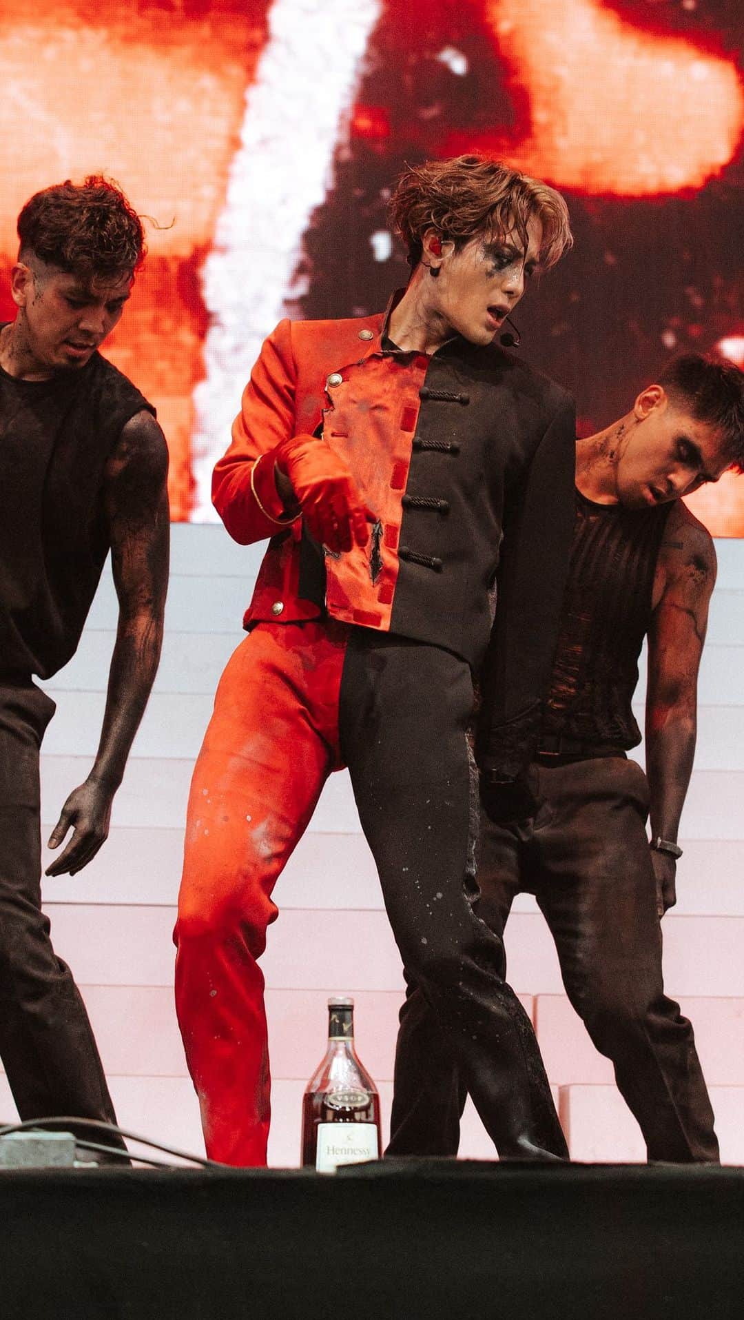ジャクソンのインスタグラム：「100 ways to love @jacksonwang852g7’s performance this past weekend.  🎥: @ralphlaurencemariano」