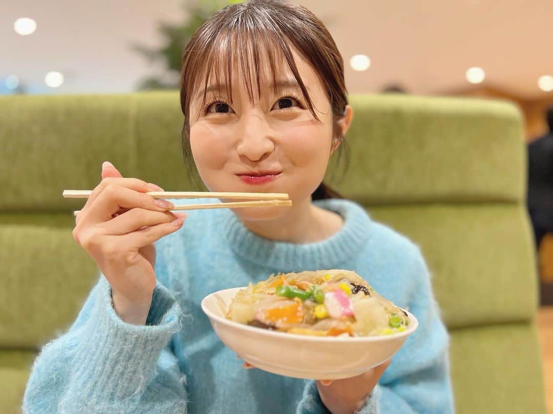 佐藤佳奈のインスタグラム：「今朝は皿うどんのハテナでした🤍  いつもちゃんぽん食べてしまうからちゃんと食べたのはじめてかも… おいしかった🤤  #すまたん #すまたんzip  #皿うどん」