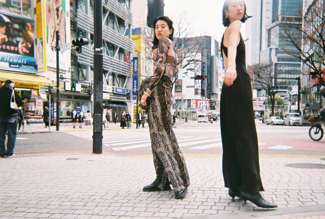 kisimariさんのインスタグラム写真 - (kisimariInstagram)「🗼 New work for @numerotokyo   model @ohhiro  @takako_oda  editer @sakisakishibata  shot by me  #写ルンです」4月19日 8時22分 - kisimari_love