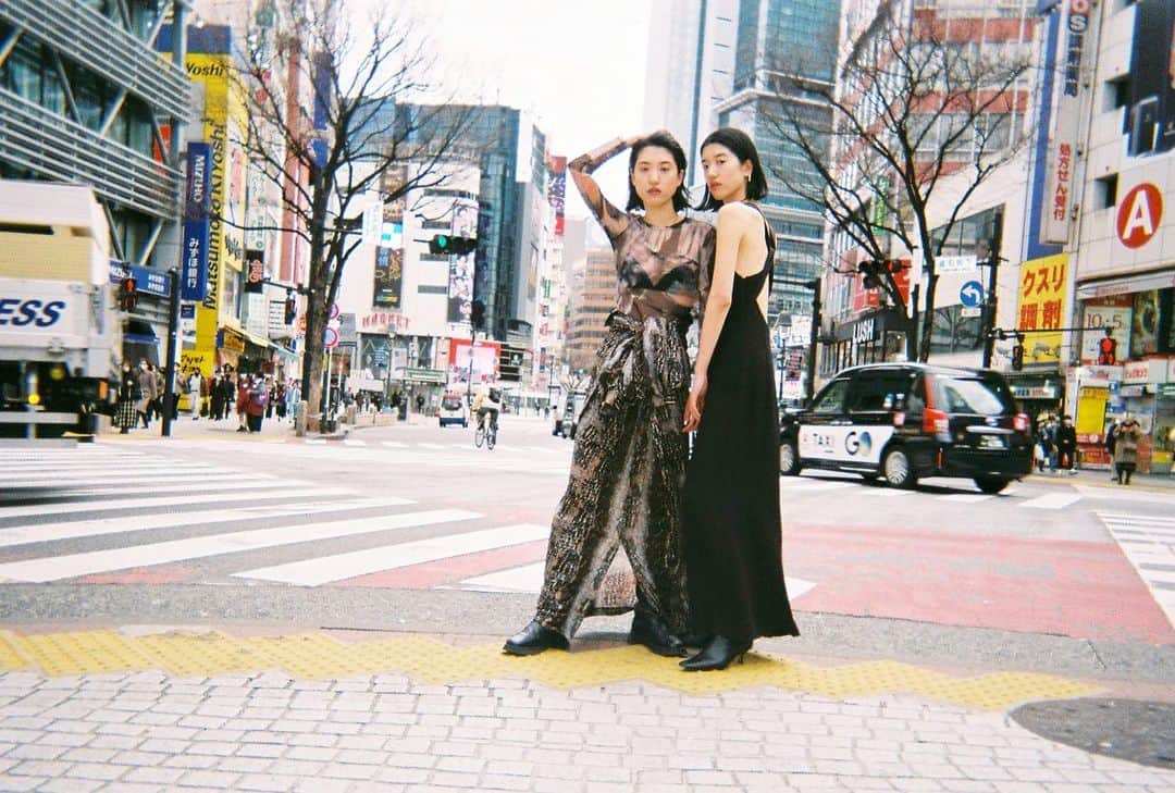 kisimariのインスタグラム：「🗼 New work for @numerotokyo   model @ohhiro  @takako_oda  editer @sakisakishibata  shot by me  #写ルンです」