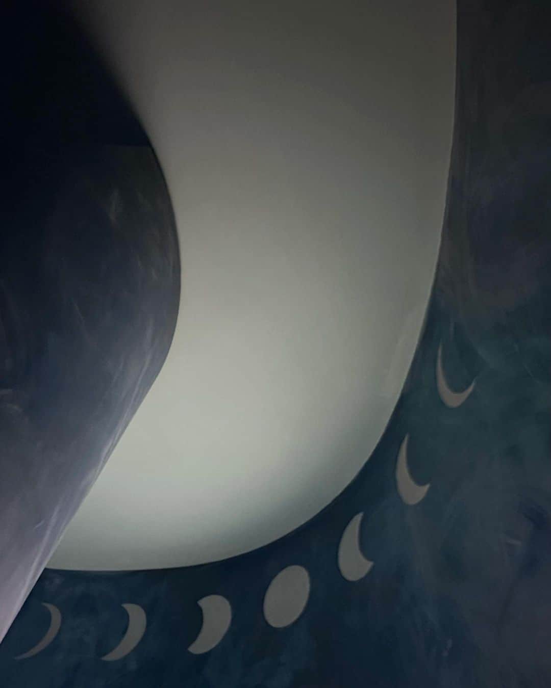 ベレン・ロドリゲスのインスタグラム：「Luna piena  Luna innamorata  Luna in attesa  Regala dal suo ventre  altre Lune sorridenti per noi」