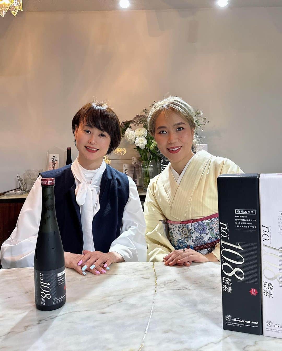 岩瀬玲のインスタグラム：「昨日は @shujinko_wellbeing の インスタライブに出させてもらいました🥰  ゆきちゃん @essence_yuki_himari  のお着物姿がすごい素敵で 着物着てみたくなっちゃった  インスタライブは いろいろハプニングもあって楽しいなー  #インスタライブ」