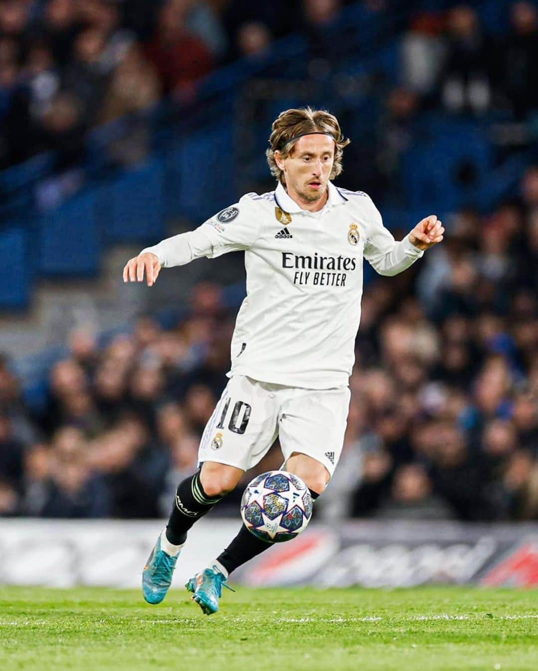 ルカ・モドリッチさんのインスタグラム写真 - (ルカ・モドリッチInstagram)「✈️ Semi-finals!!! 🙏🏻💪🏻@championsleague」4月19日 9時07分 - lukamodric10