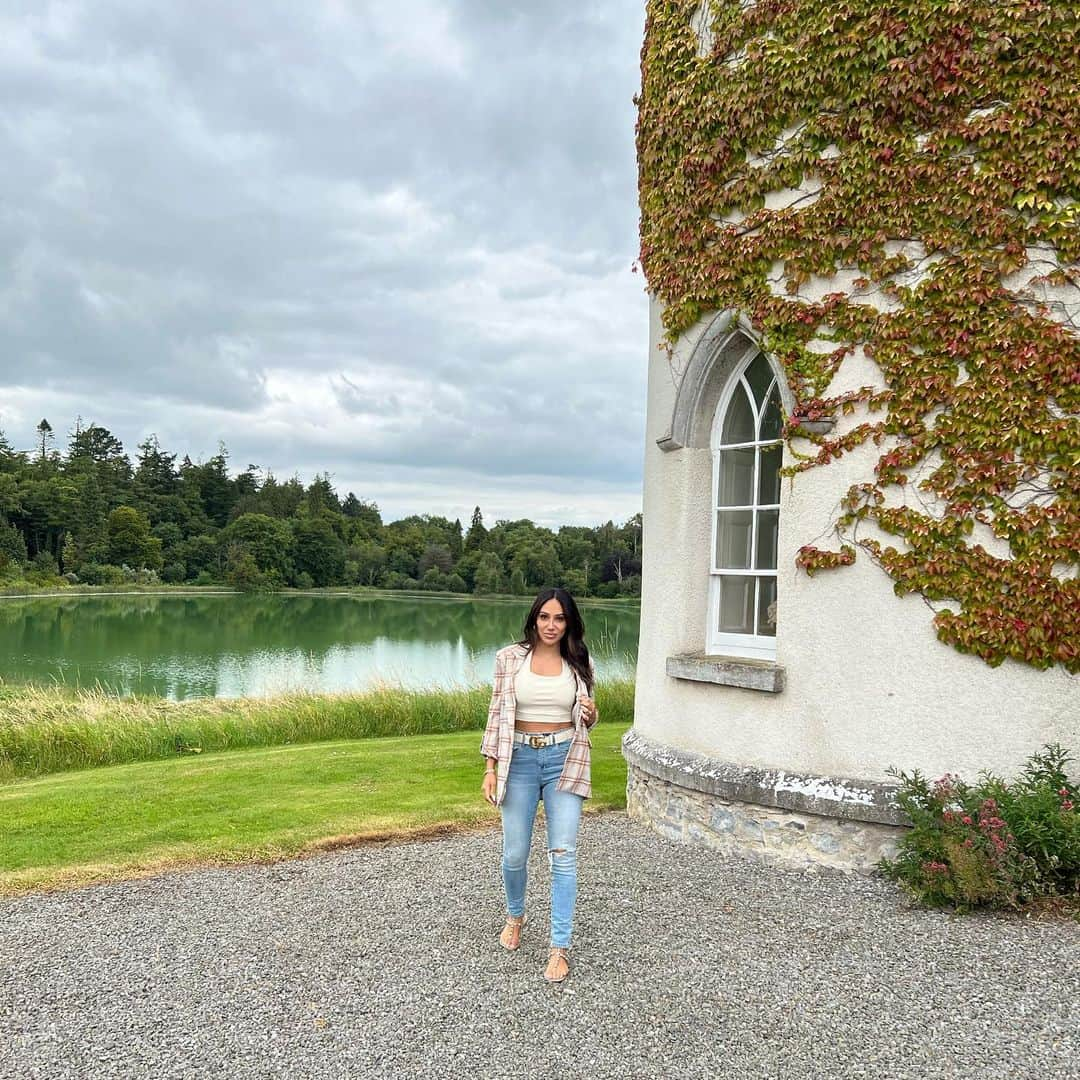 メリッサ・ゴーガさんのインスタグラム写真 - (メリッサ・ゴーガInstagram)「Back in Ireland tonight🇮🇪 Tipsy Melissa Comes out to play🍷Kinda miss this haunted castle🥹 #rhonj」4月19日 9時15分 - melissagorga