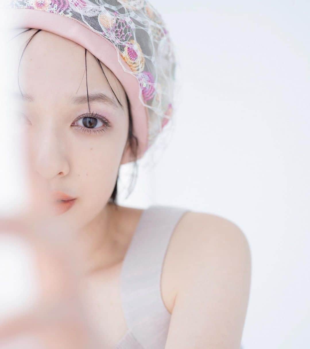 森絵梨佳のインスタグラム：「@ar_magazine 5月号🦄  @yurihanamori  @kawashimanozomi_official  @kasaharayuri_st」